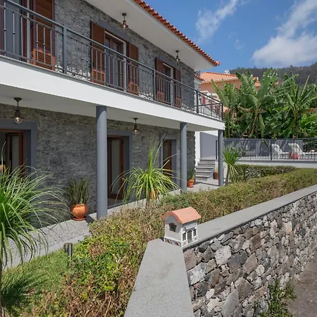 Casa De Pedra By An Island *