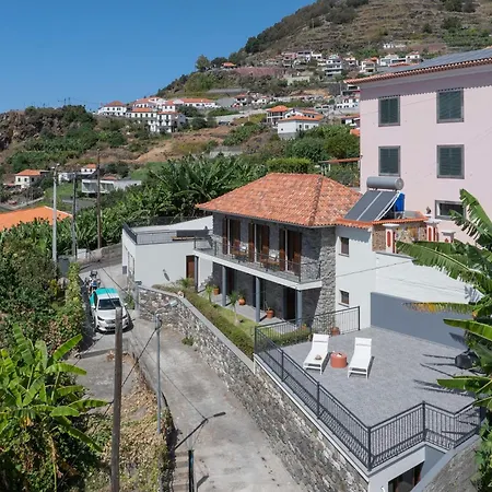 Casa De Pedra By An Island *