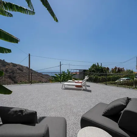 Casa De Pedra By An Island