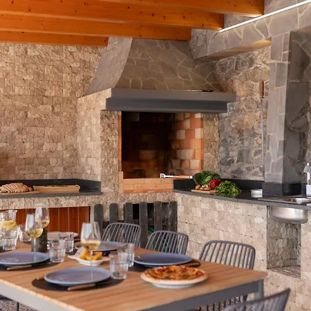 Casa De Pedra By An Island