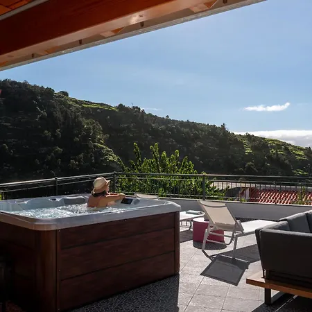 Casa De Pedra By An Island *