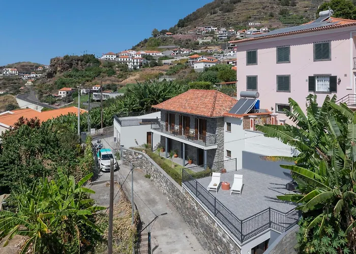 Casa De Pedra By An Island *