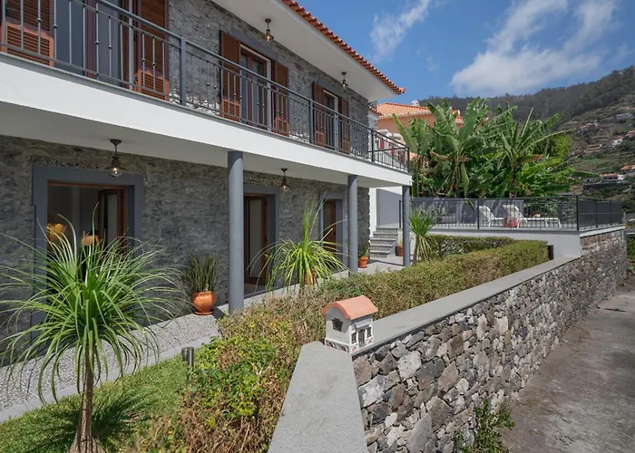 Casa De Pedra By An Island *