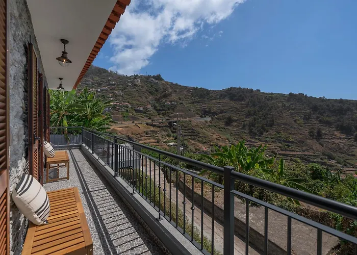 Casa De Pedra By An Island *
