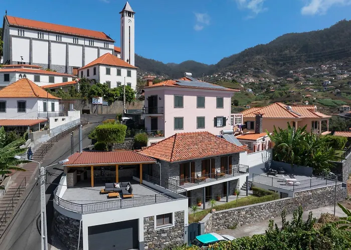 度假居 Casa De Pedra By An Island *