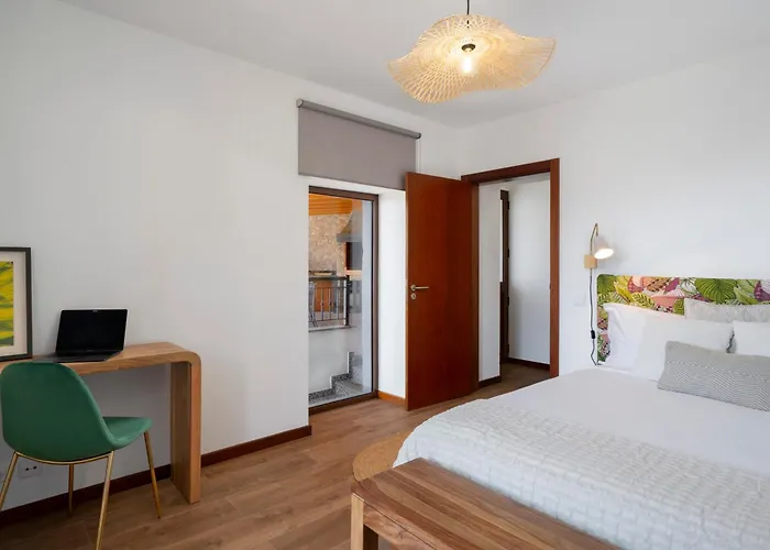 Casa De Pedra By An Island