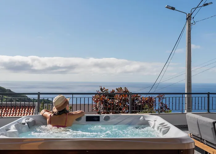 Casa De Pedra By An Island *